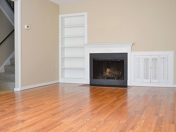 2nd image of 4 Beecher Ln