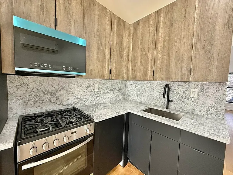 545A Quincy St #2 — Photo 5