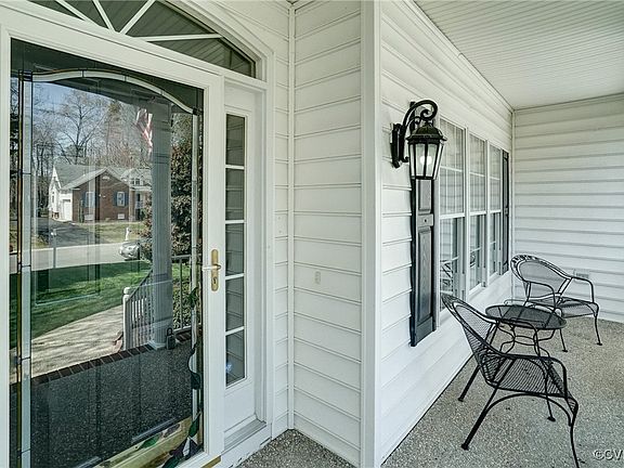 4th image of 9387 Colvincrest Dr