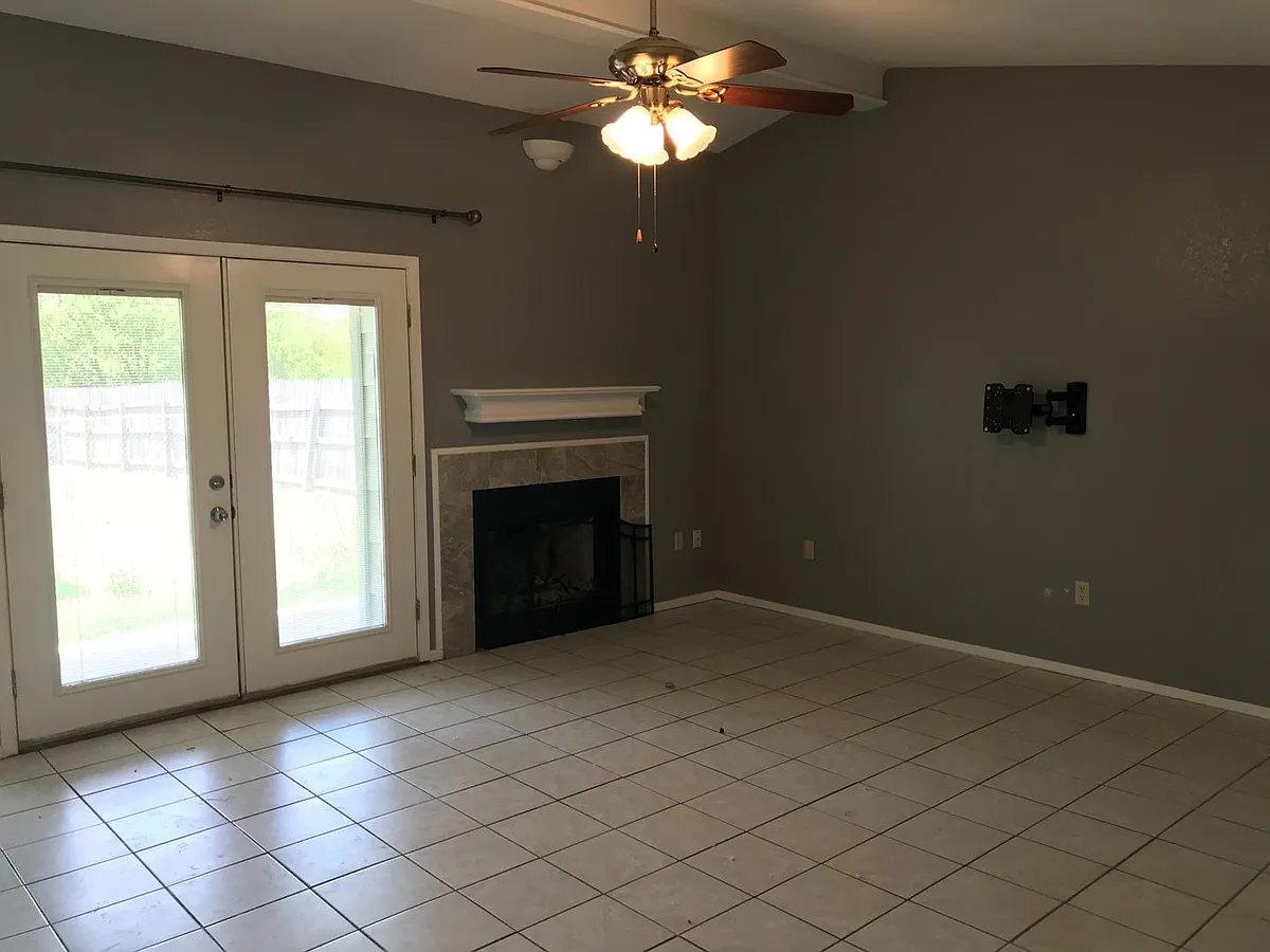 Building Photo - 31 Shady Brook Cir