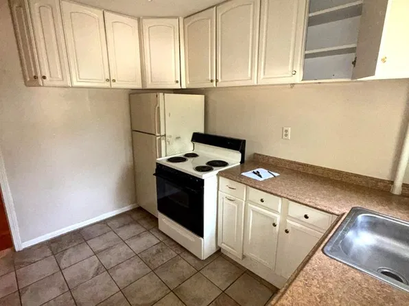 57951 Grand River Ave APT 3, New Hudson, MI 48165