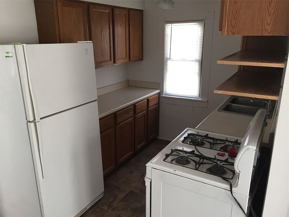 kitchen / gas stove