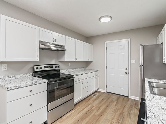 3rd image of 1824 Laurans Ave