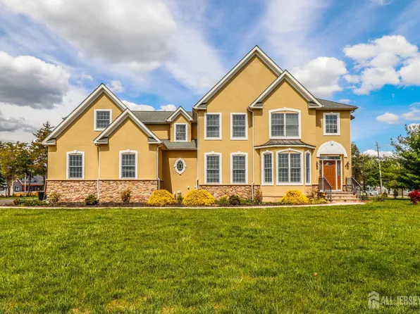 2 Brenner Ct, Somerset, NJ 08873
