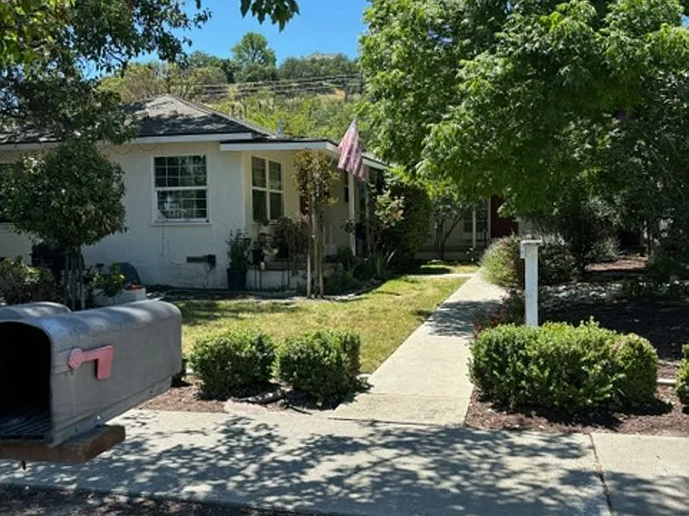 821 Vine St — Photo 1