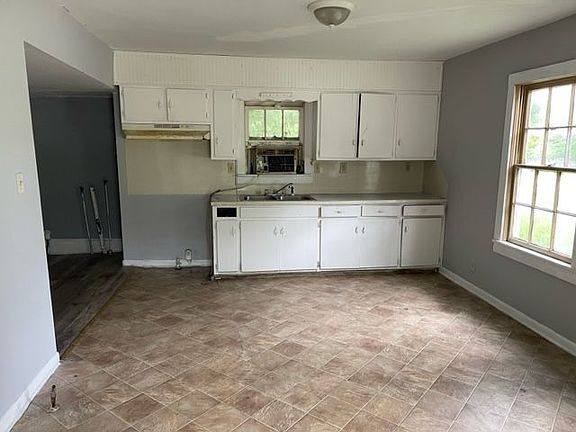 4th image of 901 E Navasota St