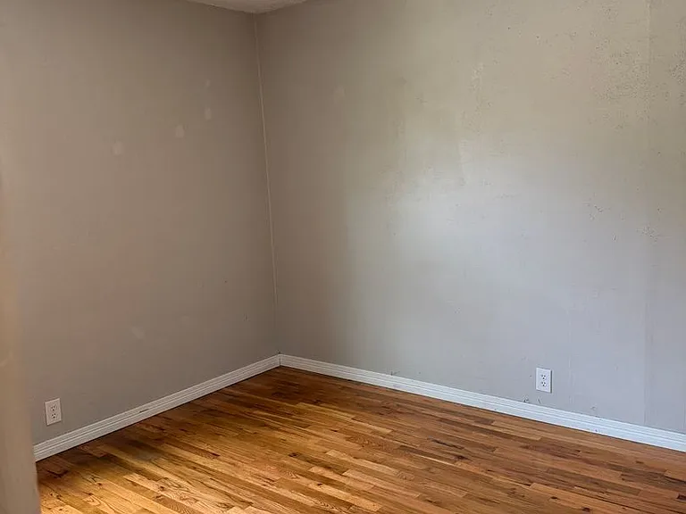 1403 Bunting Ave — Photo 9
