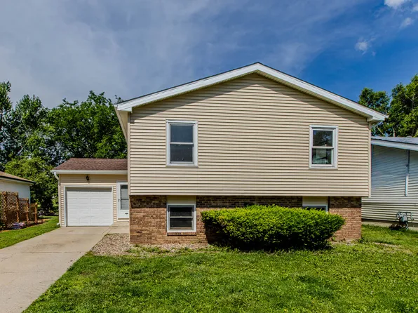 1408 Ridgeport Ave, Bloomington, IL 61704