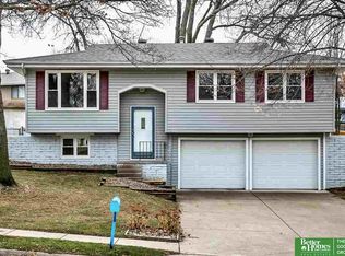 13821 W Cir, Omaha, NE 68137