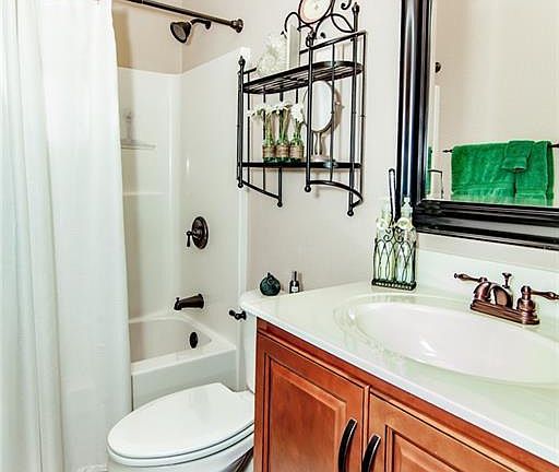 5th image of 645 Wilbus Dr #106
