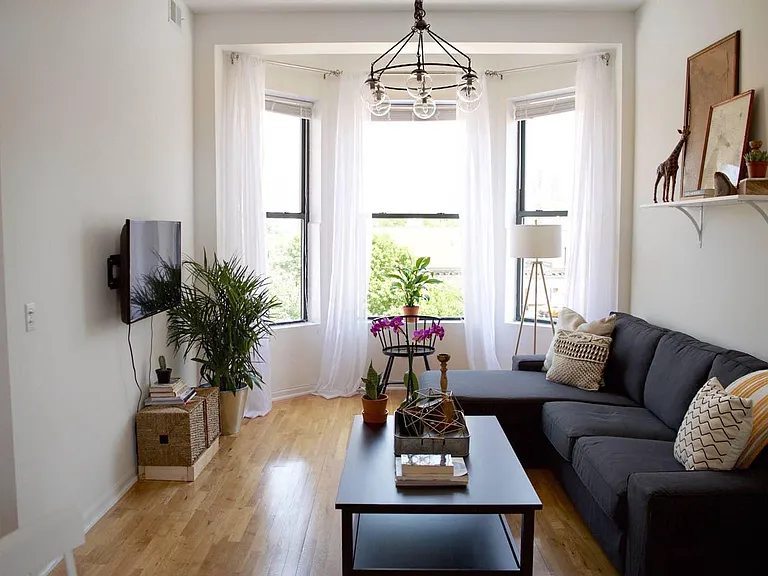 944 N Orleans St #203 — Photo 1