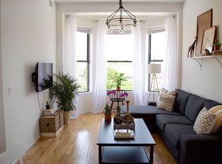 944 N Orleans St #203, Chicago, IL 60610