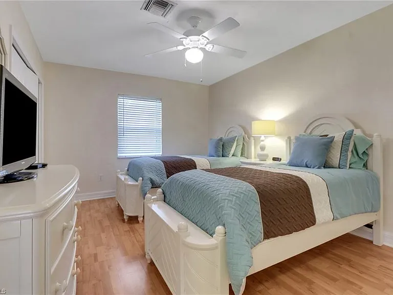 562 Goldcoast Ct — Photo 13