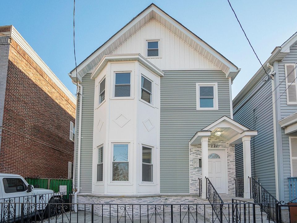 1st image of 221 Lake St APT 2