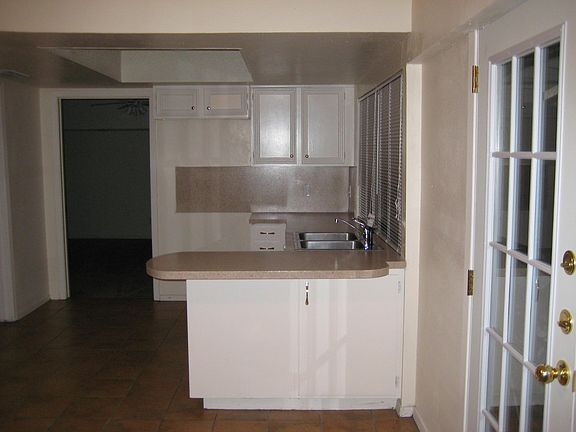 2nd image of 406 Waterford Cir