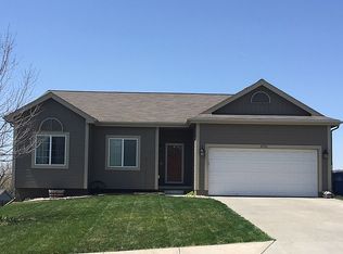 10708 S 26th St, Bellevue, NE 68123