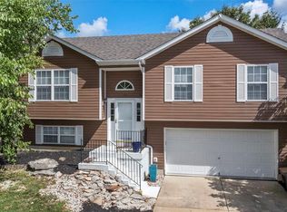 422 Picket Fence Dr, Wentzville, MO 63385