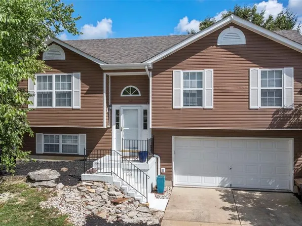 422 Picket Fence Dr, Wentzville, MO 63385