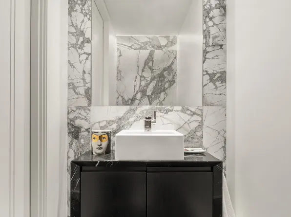 138 East 50th Street image 11 of 31