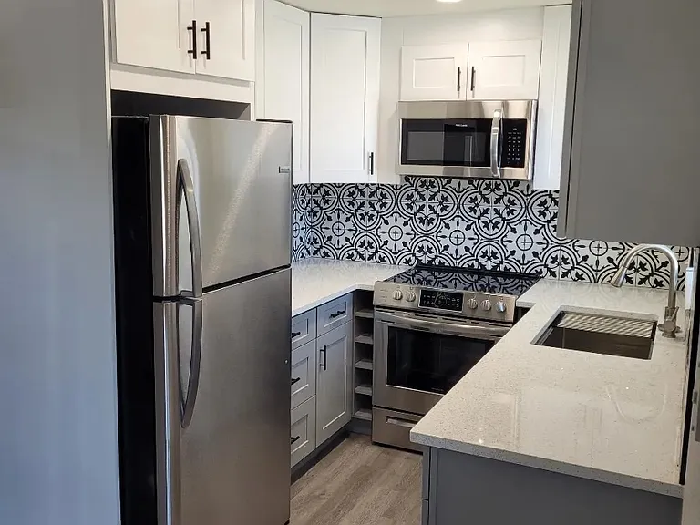 1525 S Holly St #202 — Photo 1