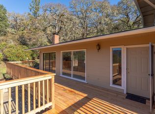 950 Knob Hill Rd, Ukiah, CA 95482