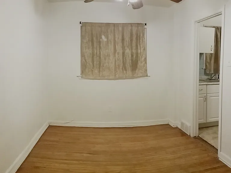 5823 Oakland St — Photo 4