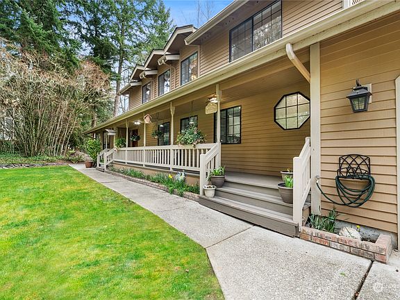 4th image of 21917 135th Ave E
