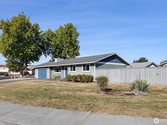 3rd image of 233 N Manzanita Drive