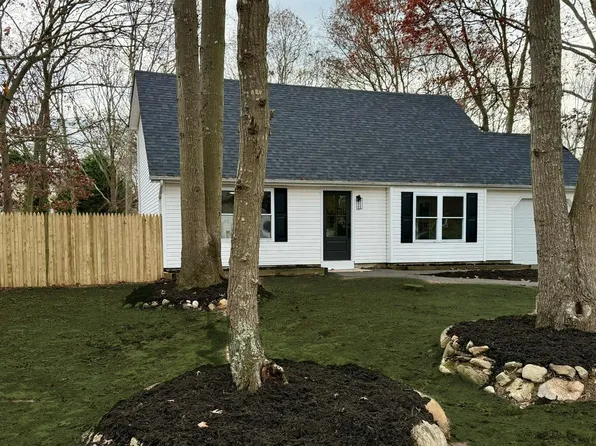 150 Waldorf Drive, Shirley, NY 11967