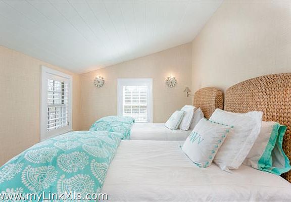 Bedroom One - Grass cloth wallcovering
