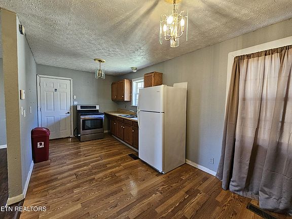 5th image of 348 Washington Dr