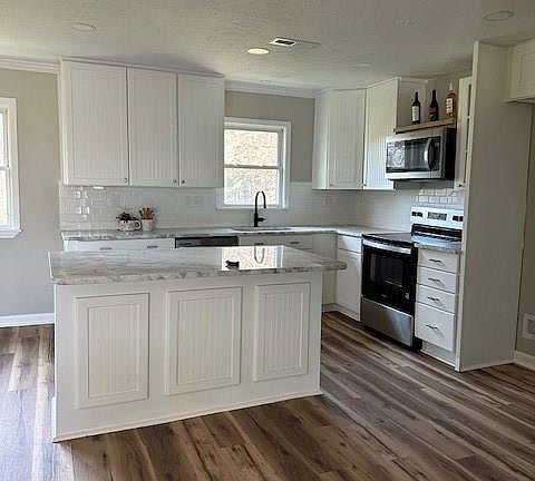 3rd image of 623 Oak Grove Rd