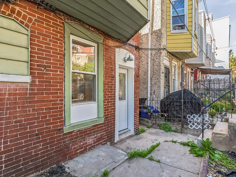 18 W Sharpnack St — Photo 29