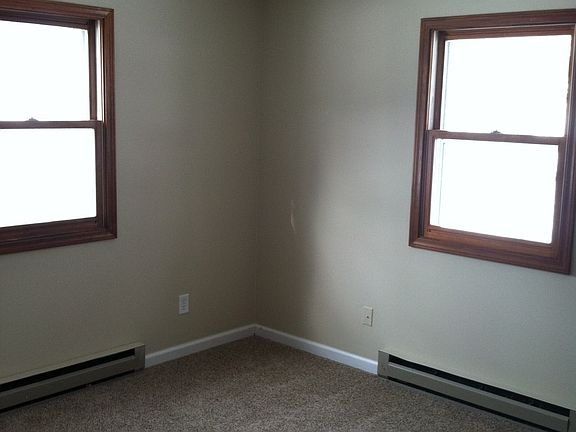 4th image of 124A E Hoover St