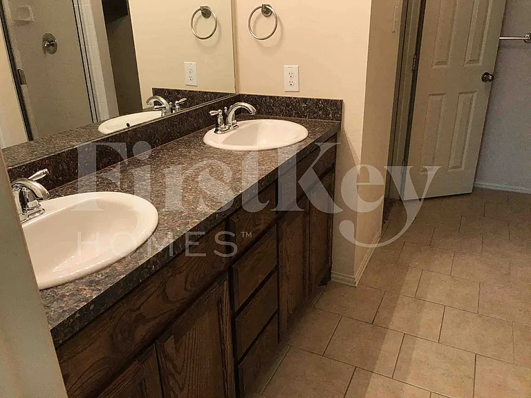 1218 Jewell Ln — Photo 8