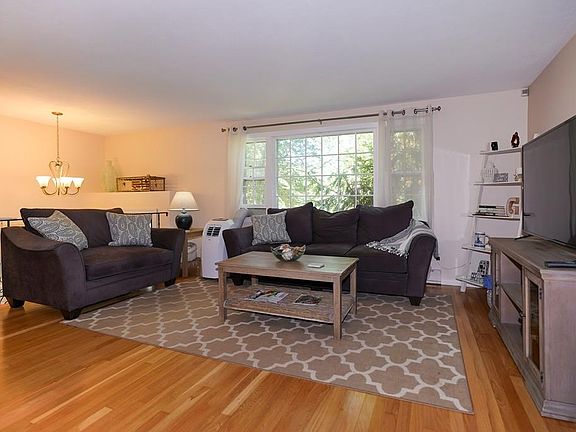 2nd image of 9 Turmaine St