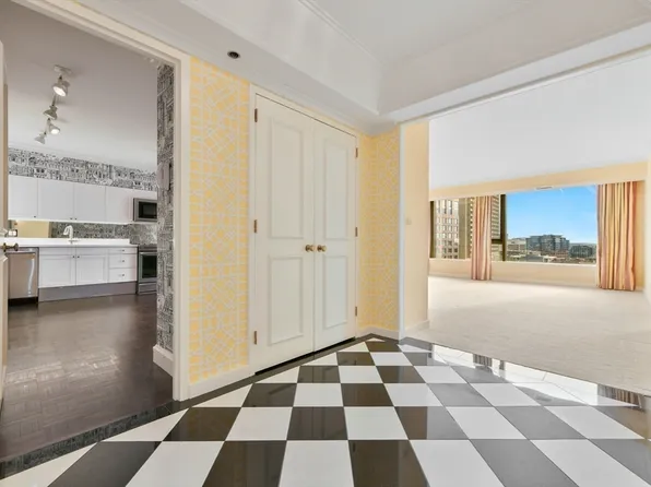 220 Boylston St APT 1412, Boston, MA 02116