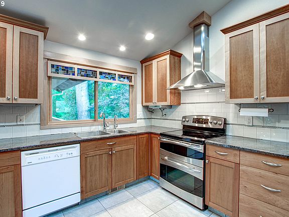 5th image of 7216 NE 72nd Ave