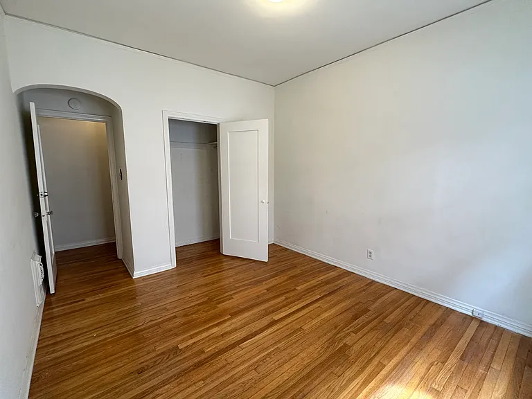 1340 E Harvard St — Photo 22