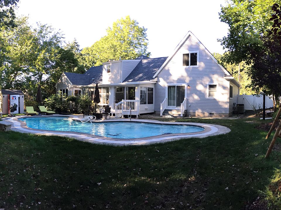 2nd image of 180 Grand Ave