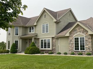 6195 S Conservancy Dr, New Berlin, WI 53151