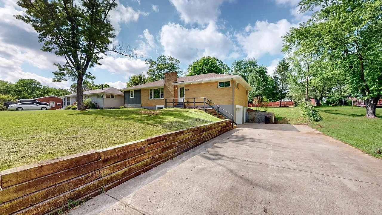 4 bed, 2350 sqft, $2,700 — Photo 1
