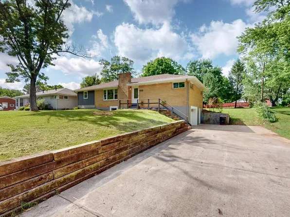 1070 Draughon Dr, Greenbrier, TN 37073