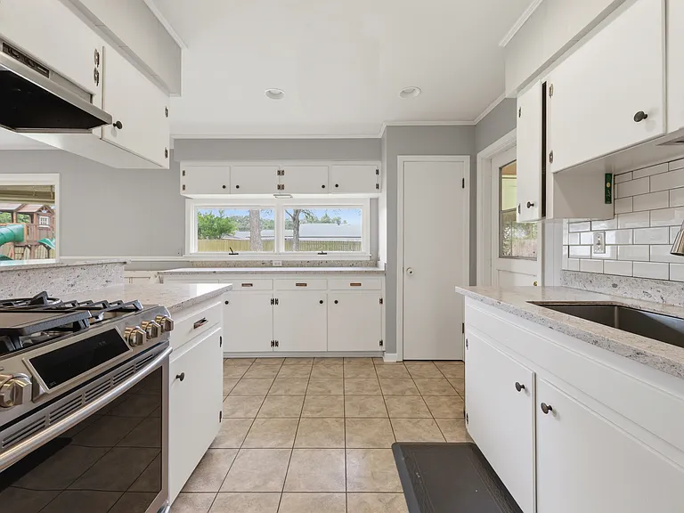 308 Brentwood Blvd — Photo 10
