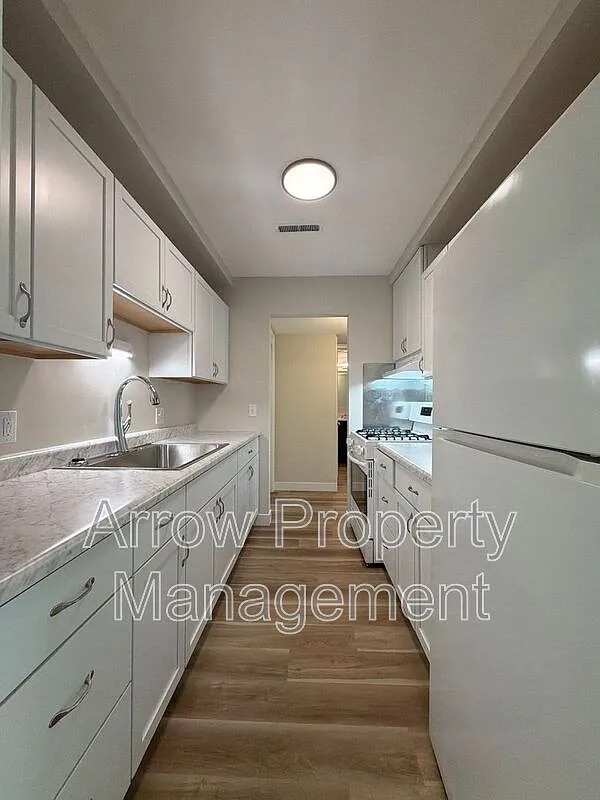 2 bed, 1.0 bath, $865 — Photo 2