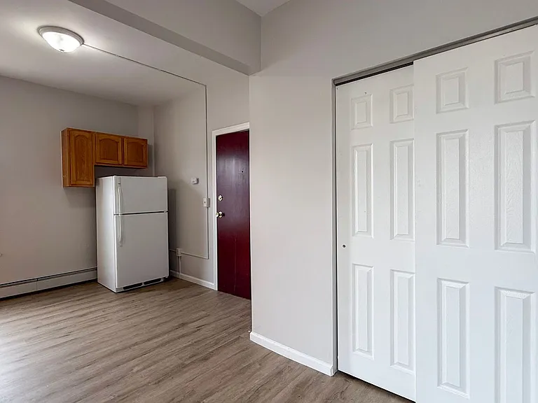 291 Buckingham St / Luca Investments LLC — Photo 6