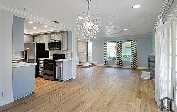 3 bed, 1333 sqft, $3,900 — Photo 2