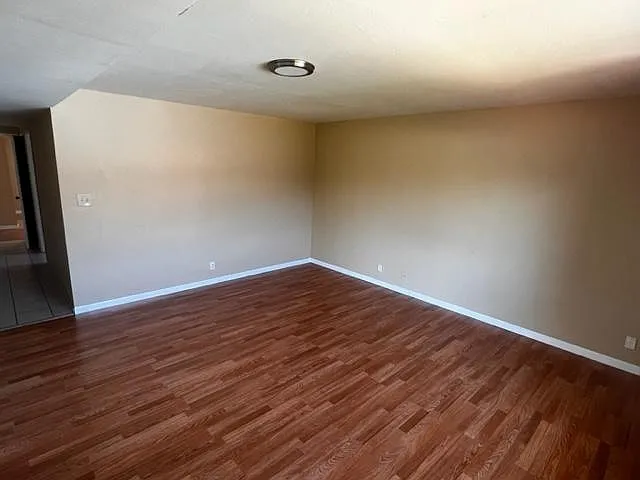 216 Bancroft Ave — Photo 9