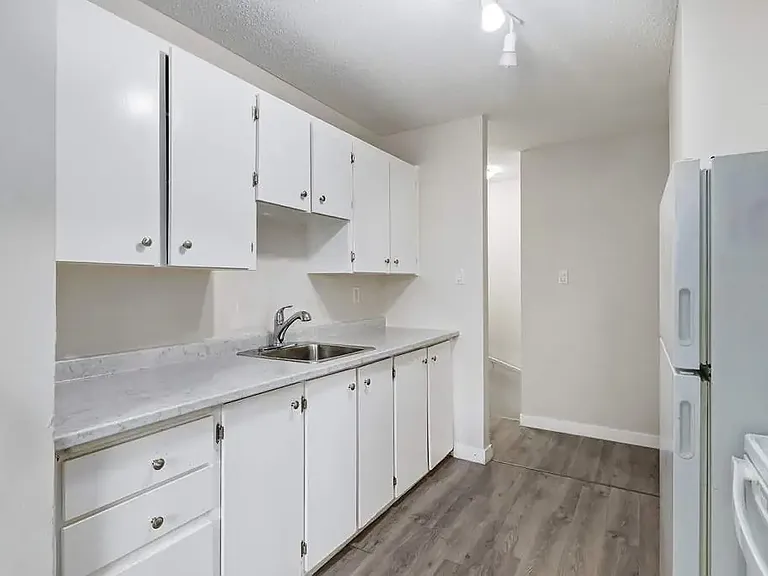 26 Maxwell Cres — Photo 17