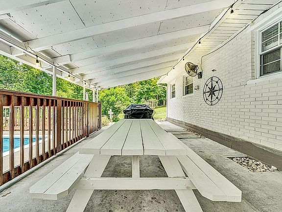 5th image of 1139 Barnhill Ln